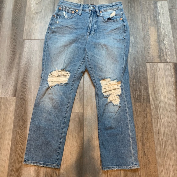 Madewell The Curvy Perfect Vintage Jean in Denman Wash: Ripped Edition - Picture 3 of 7